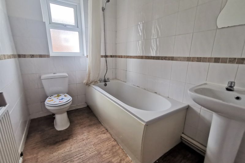 2 bed Terraced House For Auction