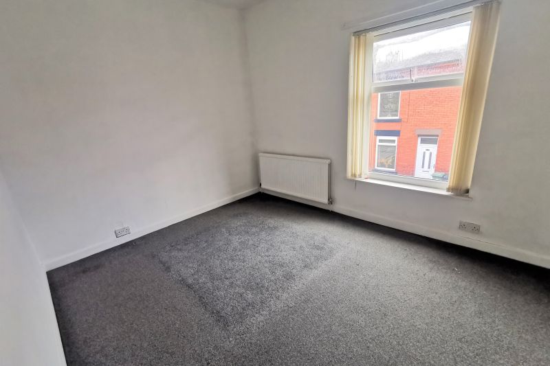 2 bed Terraced House For Auction