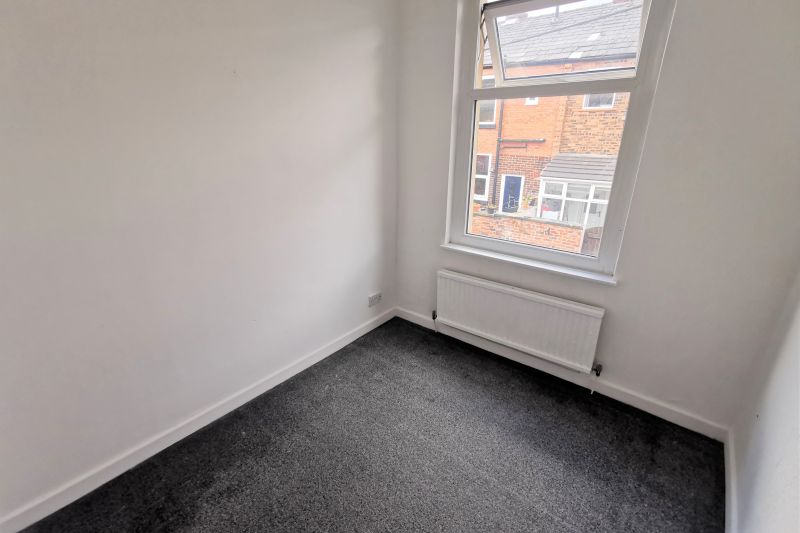 2 bed Terraced House For Auction