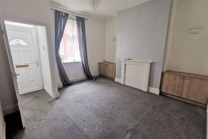 2 bed Terraced House For Auction