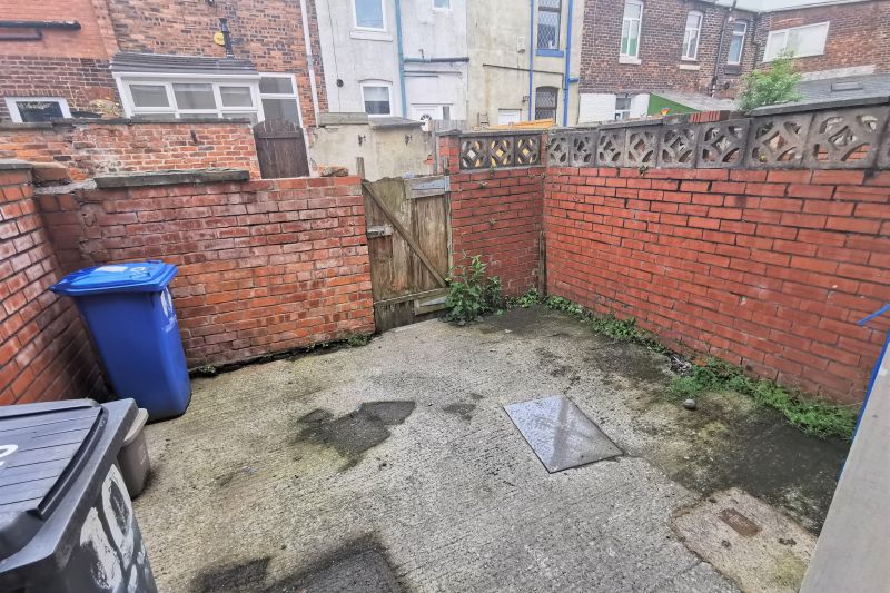 2 bed Terraced House For Auction