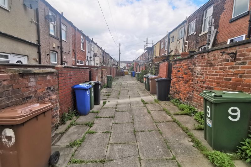 2 bed Terraced House For Auction