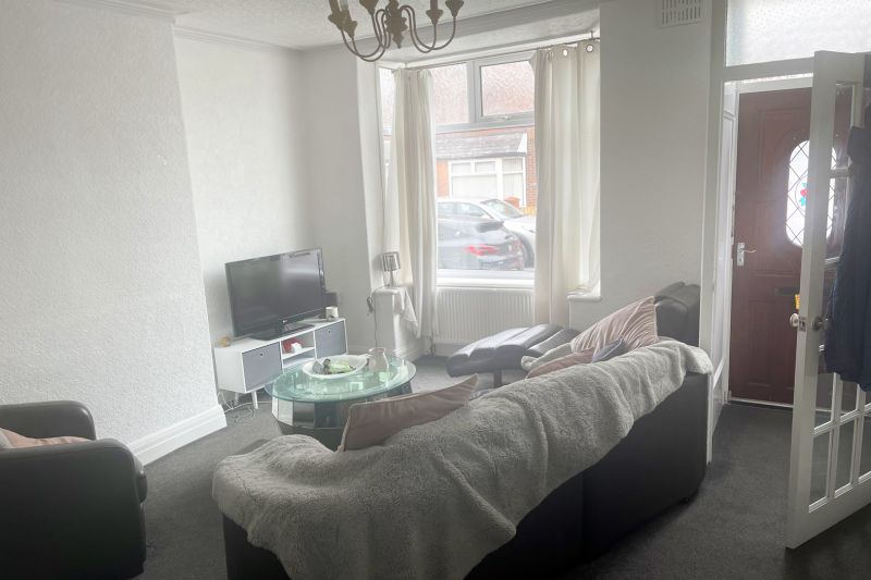 2 bed Terraced House For Auction