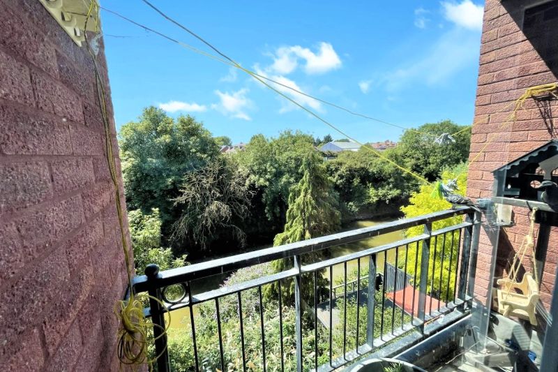 2 bed Apartment For Auction