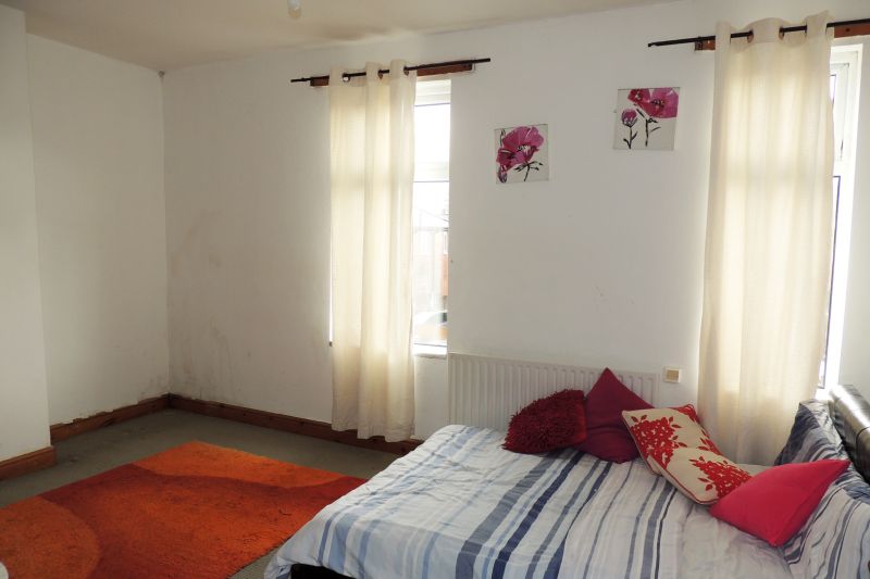 3 bed Terraced House For Auction