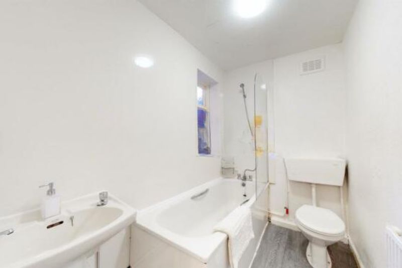 2 bed Terraced House For Auction