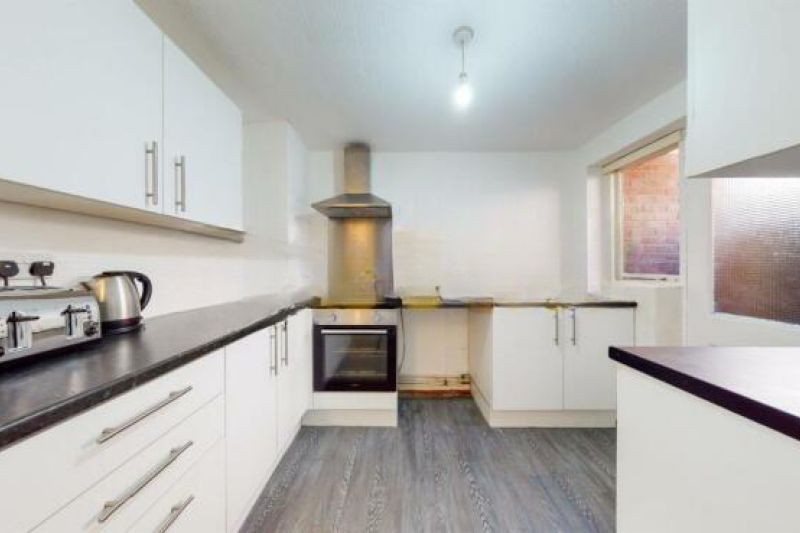 2 bed Terraced House For Auction