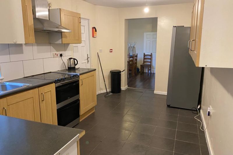 8 bed Semi-Detached House For Auction