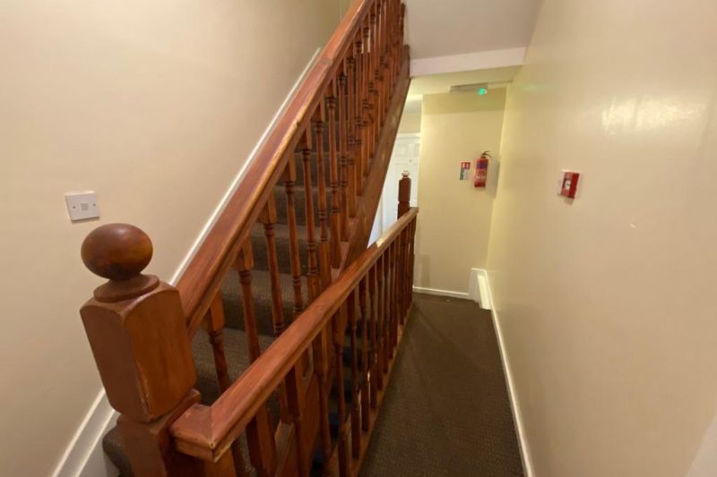 8 bed Semi-Detached House For Auction