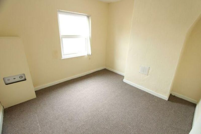 2 bed Terraced House For Auction