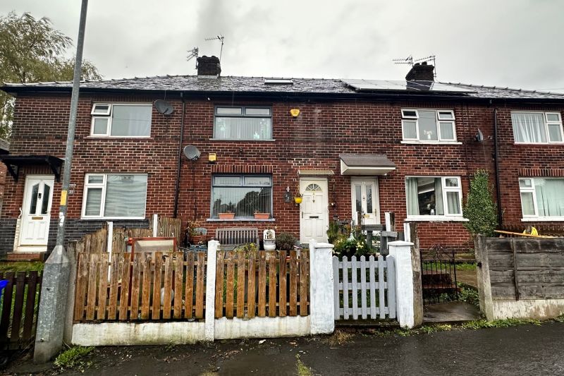 2 bed Terraced House For Auction