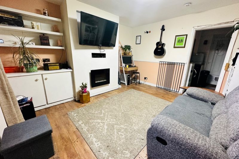 2 bed Terraced House For Auction