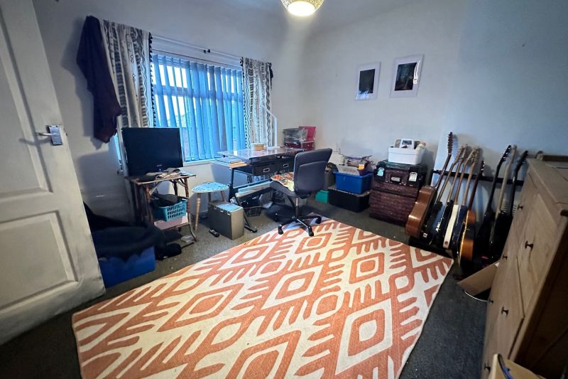 2 bed Terraced House For Auction