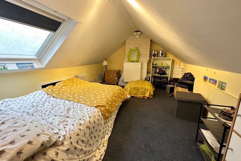 2 bed Terraced House For Auction