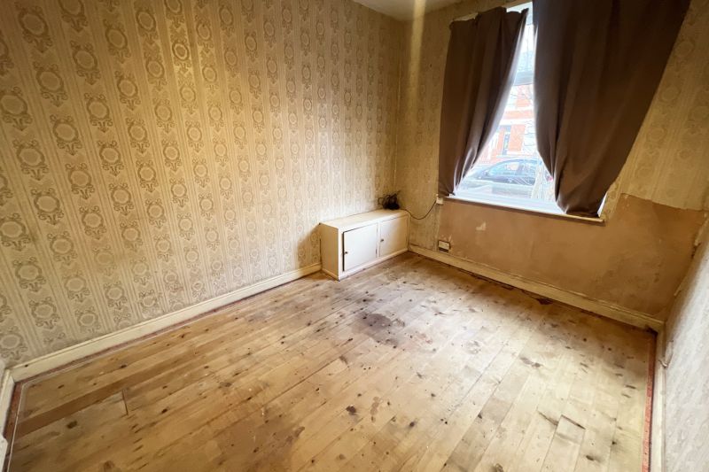 2 bed Terraced House For Auction
