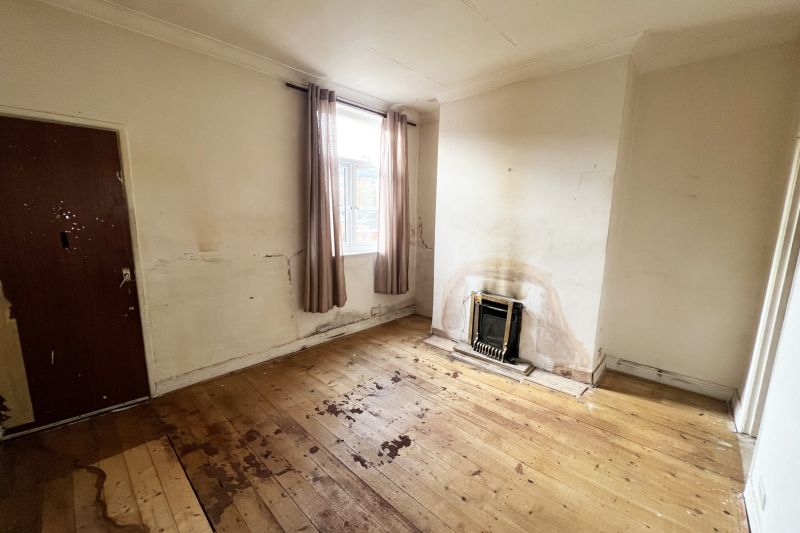 2 bed Terraced House For Auction