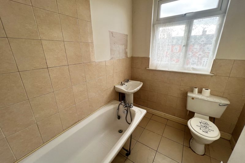 2 bed Terraced House For Auction