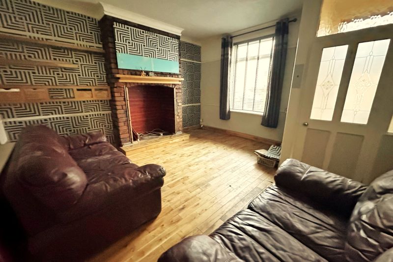 2 bed Terraced House For Auction