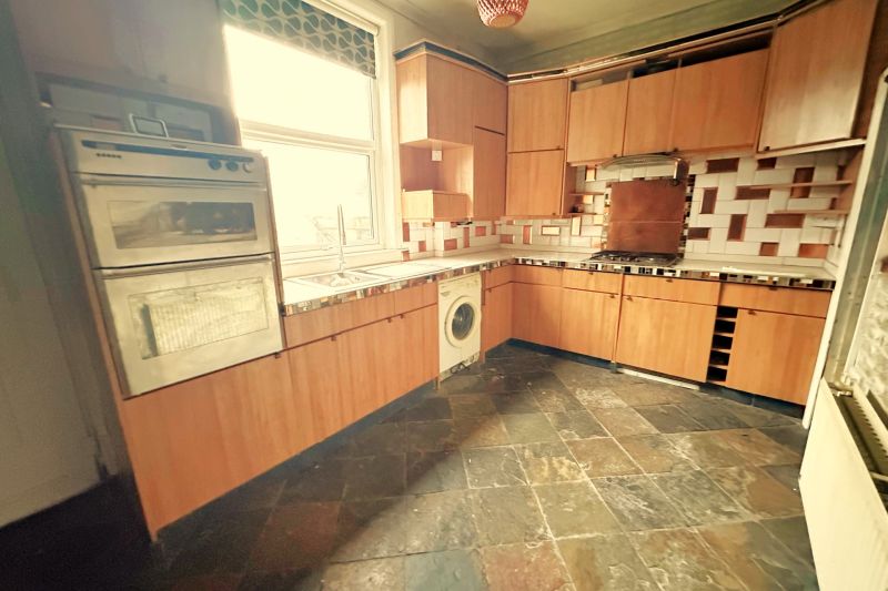 2 bed Terraced House For Auction