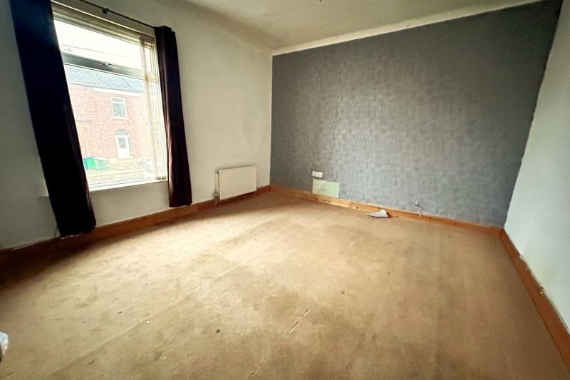 2 bed Terraced House For Auction