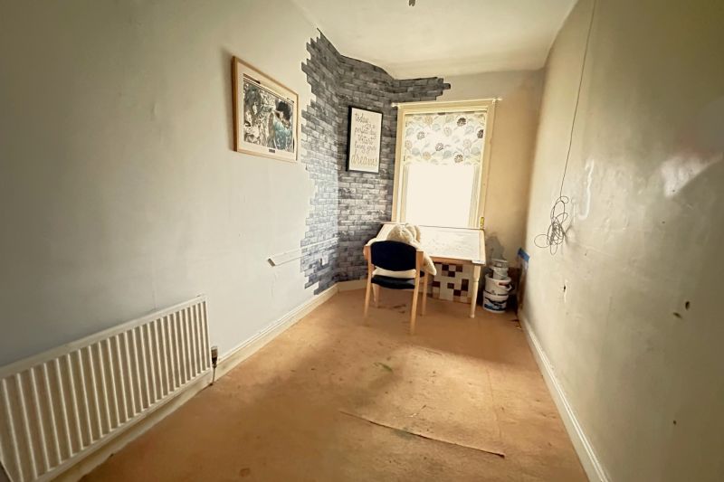 2 bed Terraced House For Auction
