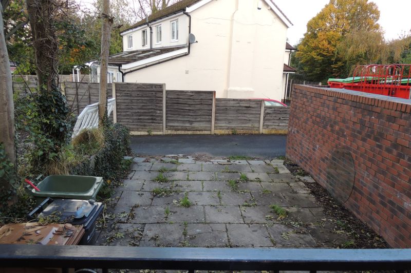 1 bed Studio Apartment For Auction