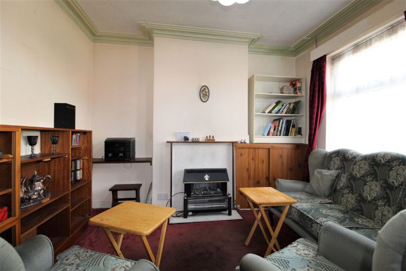2 bed Terraced House For Auction