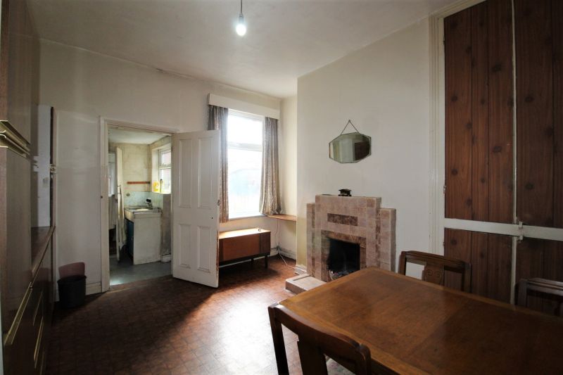 2 bed Terraced House For Auction
