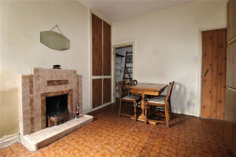 2 bed Terraced House For Auction