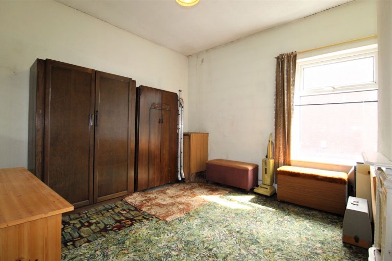 2 bed Terraced House For Auction