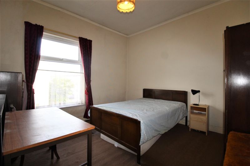 2 bed Terraced House For Auction