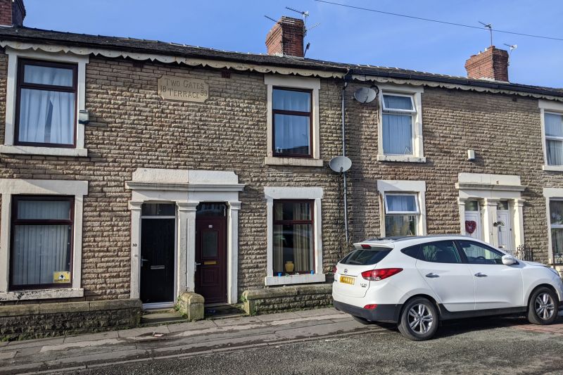 2 bed Terraced House For Auction