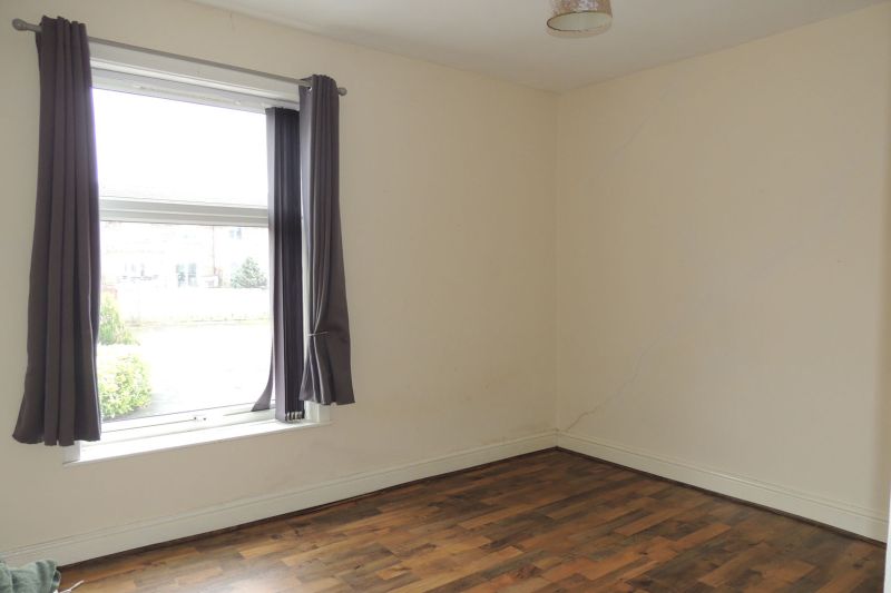 2 bed Terraced House For Auction