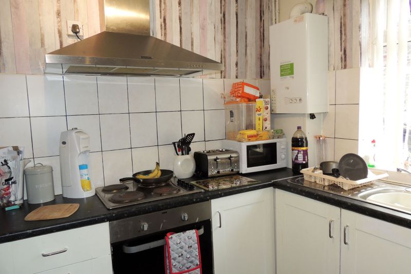 2 bed Terraced House For Auction