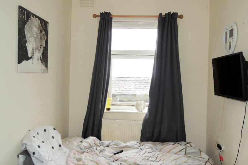 2 bed Terraced House For Auction
