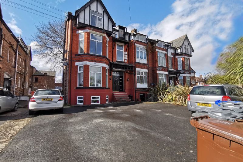 9 bed Semi-Detached House For Auction