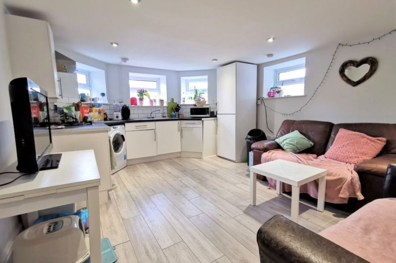 9 bed Semi-Detached House For Auction