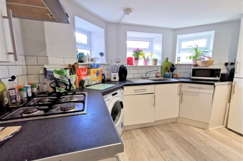 9 bed Semi-Detached House For Auction