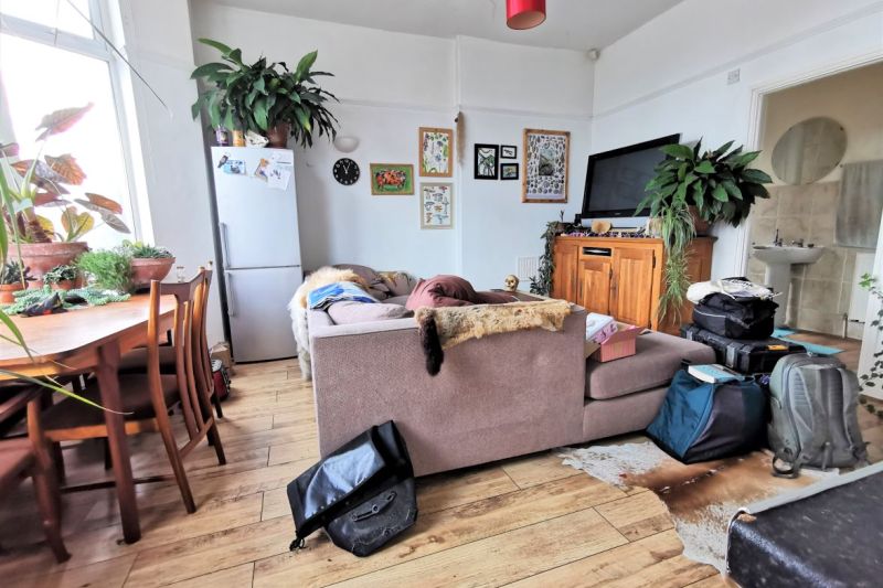 9 bed Semi-Detached House For Auction