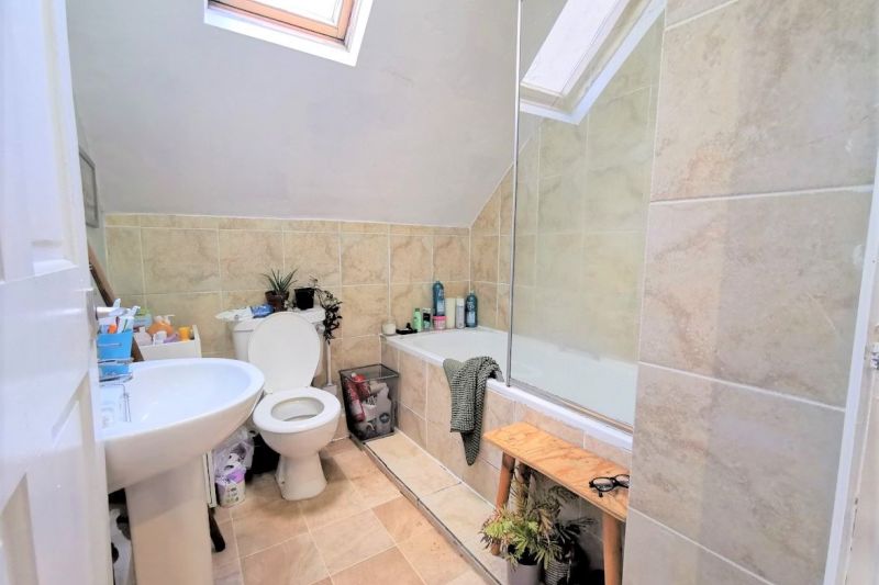 9 bed Semi-Detached House For Auction