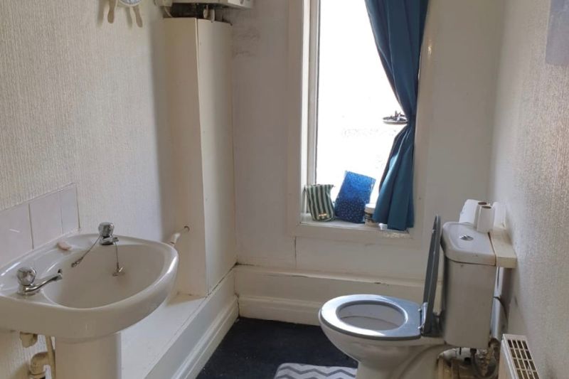 2 bed Terraced House For Auction