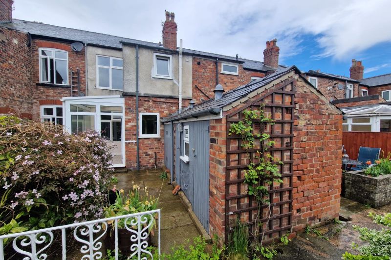2 bed Terraced House For Auction