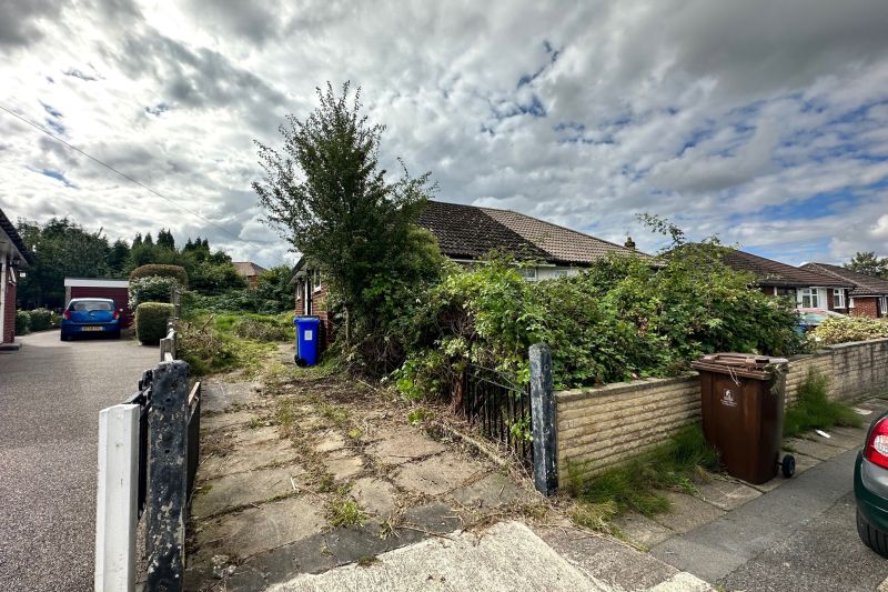 2 bed Semi-Detached Bungalow For Auction