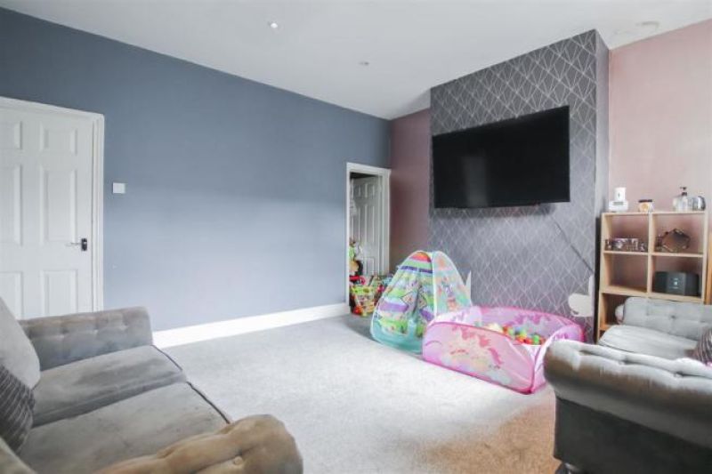 2 bed Terraced House For Auction