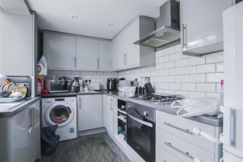 2 bed Terraced House For Auction