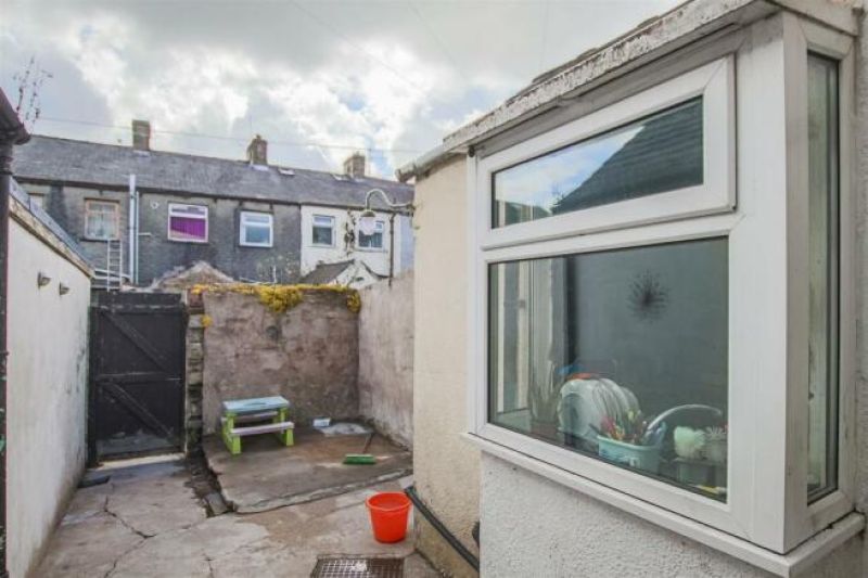 2 bed Terraced House For Auction