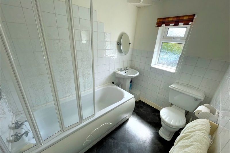 2 bed Semi-Detached House For Auction