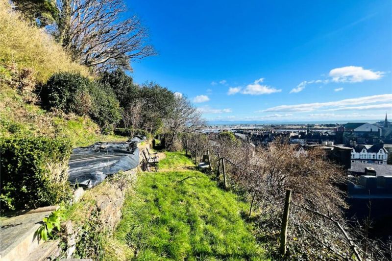 3 bed Detached House For Auction