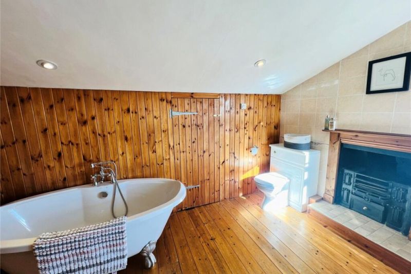 3 bed Detached House For Auction