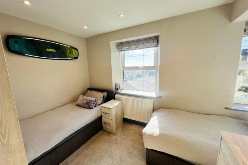 3 bed Detached House For Auction